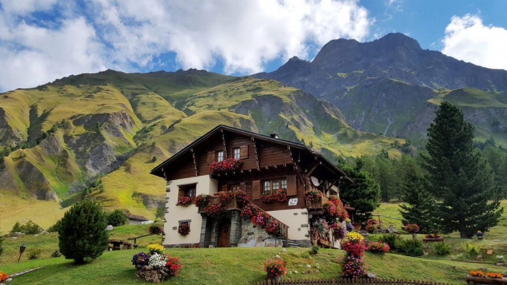 Mont Blanc Road trekking route