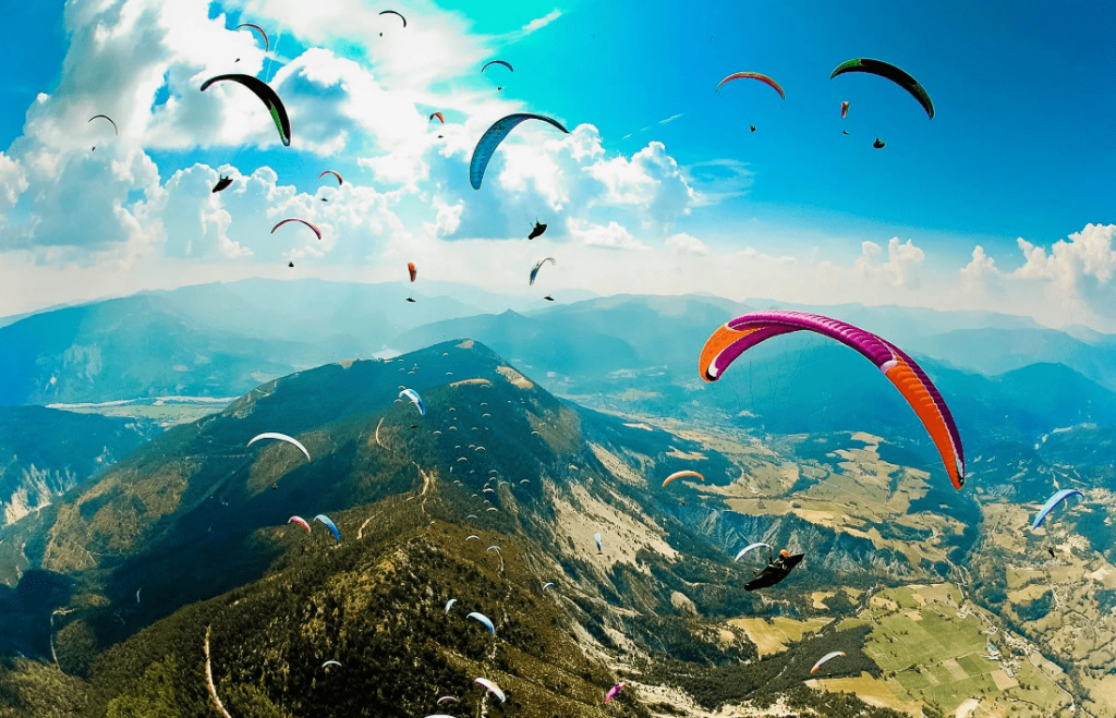 Paragliding - extreme entertainment from a bird's eye view.